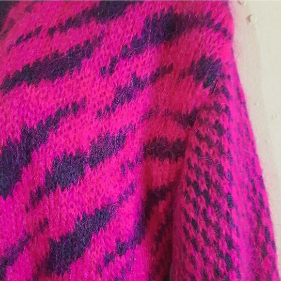 Dunail Irish mohair zebra bright pink cardigan - Picture 6 of 12